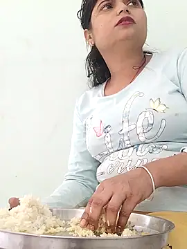 Snapshot of Hot-Pooja25 chatting on 03-23-26, 05:55 Hot-Pooja25 online show from 03-23-26, 05:55