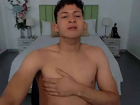 Snapshot of Axel_savage chatting on 09-17-25, 12:07 Axel savage online show from 09-17-25, 12:07