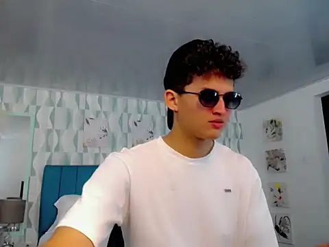 Snapshot of Axel_savage chatting on 09-26-25, 12:09 Axel savage online show from 09-26-25, 12:09
