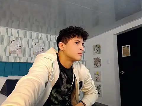 Snapshot of Axel_savage chatting on 10-04-25, 12:14 Axel savage online show from 10-04-25, 12:14