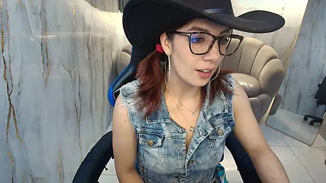 Snapshot of nadia_r_ chatting on 07-04-26, 07:42 nadia r online show from 07-04-26, 07:42
