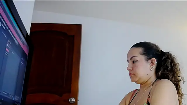 Snapshot of Dulce__Lovee chatting on 09-24-25, 11:57 Dulce Lovee online show from 09-24-25, 11:57