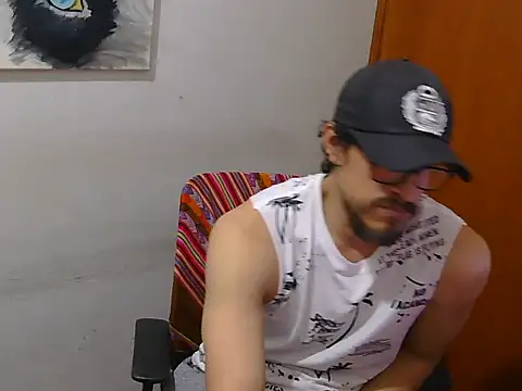 Snapshot of GuivernoStud chatting on 09-15-25, 04:23 GuivernoStud online show from 09-15-25, 04:23