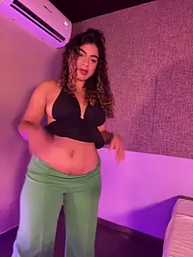 Snapshot of Salomeferreira_ chatting on 09-19-25, 04:51 Salomeferreira online show from 09-19-25, 04:51