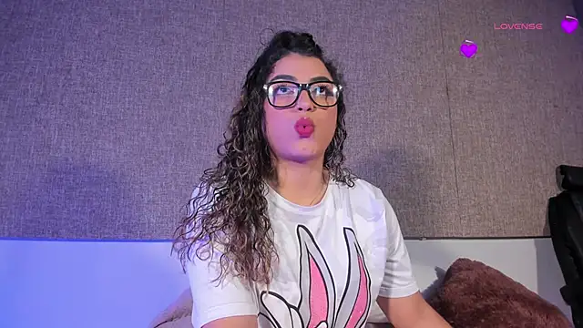Snapshot of Salomeferreira_ chatting on 10-20-25, 04:29 Salomeferreira online show from 10-20-25, 04:29
