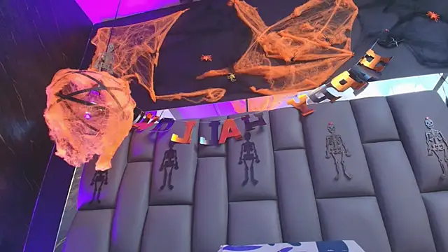 kissme luna online show from 10-31-25, 07:04