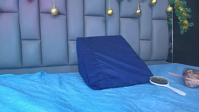 kissme luna online show from 12-19-25, 07:10