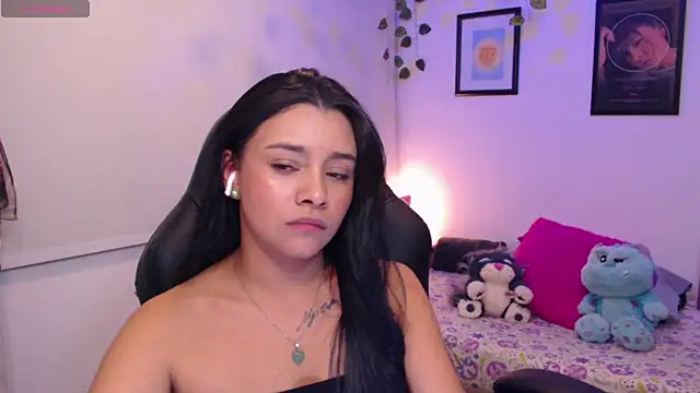 Snapshot of MarilynWhite_ chatting on 10-05-25, 11:24 MarilynWhite online show from 10-05-25, 11:24