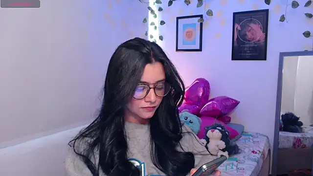 Snapshot of MarilynWhite_ chatting on 10-10-25, 06:29 MarilynWhite online show from 10-10-25, 06:29