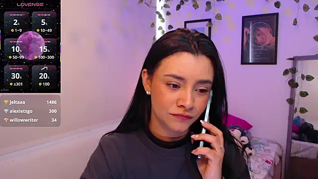 Snapshot of MarilynWhite_ chatting on 10-17-25, 05:04 MarilynWhite online show from 10-17-25, 05:04
