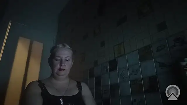 Snapshot of Feyrinn chatting on 06-12-26, 04:28 Feyrinn online show from 06-12-26, 04:28