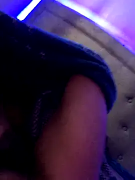 Snapshot of Cartyiii chatting on 09-16-25, 04:30 Cartyiii online show from 09-16-25, 04:30