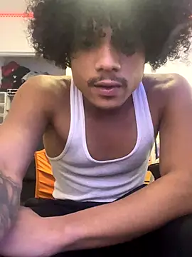 Snapshot of Cartyiii chatting on 10-15-25, 02:39 Cartyiii online show from 10-15-25, 02:39