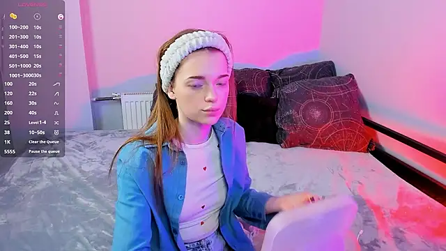 Snapshot of FlexyFox chatting on 02-05-26, 04:22 FlexyFox online show from 02-05-26, 04:22