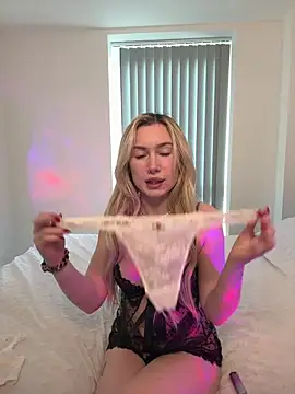 SexySaraxxoo online show from 11-25-25, 10:15