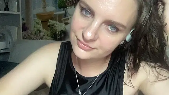 Snapshot of Virela chatting on 07-15-26, 04:23 Virela online show from 07-15-26, 04:23