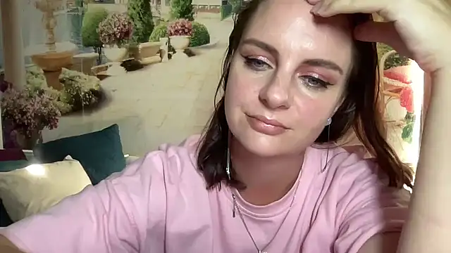 Snapshot of Virela chatting on 07-17-26, 04:12 Virela online show from 07-17-26, 04:12