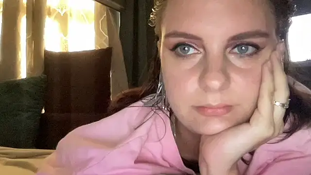 Snapshot of Virela chatting on 07-18-26, 03:27 Virela online show from 07-18-26, 03:27