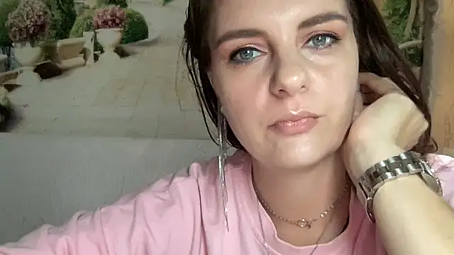 Snapshot of Virela chatting on 07-19-26, 12:31 Virela online show from 07-19-26, 12:31