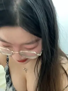 Snapshot of xxwang20 chatting on 11-13-25, 11:20 xxwang20 online show from 11-13-25, 11:20