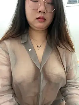 Snapshot of xxwang20 chatting on 12-20-25, 12:23 xxwang20 online show from 12-20-25, 12:23