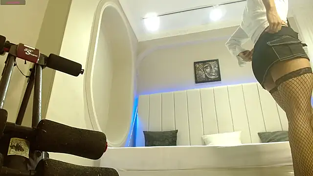 kendra lux1 online show from 10-31-25, 01:23