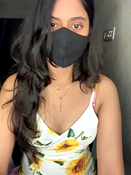 Snapshot of Tanya-mittal chatting on 10-22-25, 01:50 Tanya-mittal online show from 10-22-25, 01:50