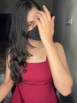 Snapshot of Tanya-mittal chatting on 11-07-25, 11:38 Tanya-mittal online show from 11-07-25, 11:38