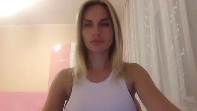 Snapshot of KarelliaStar chatting on 09-15-25, 07:03 KarelliaStar online show from 09-15-25, 07:03