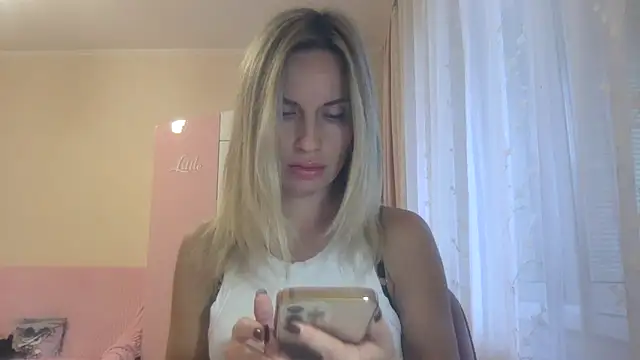 Snapshot of KarelliaStar chatting on 10-14-25, 06:47 KarelliaStar online show from 10-14-25, 06:47