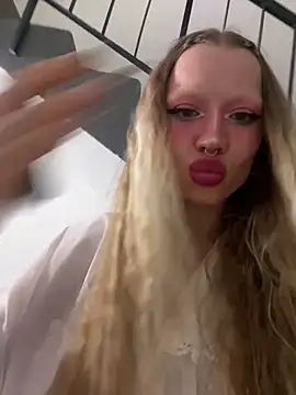 Snapshot of Sugar_Pop chatting on 09-12-25, 08:31 Sugar Pop online show from 09-12-25, 08:31