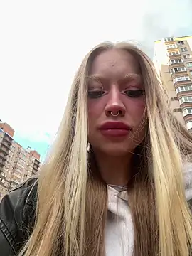 Snapshot of Sugar_Pop chatting on 09-19-25, 02:29 Sugar Pop online show from 09-19-25, 02:29