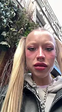 Snapshot of Sugar_Pop chatting on 09-25-25, 01:26 Sugar Pop online show from 09-25-25, 01:26