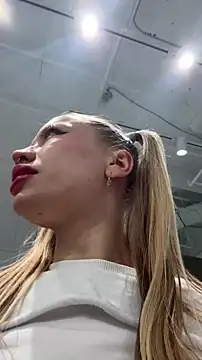 Snapshot of Sugar_Pop chatting on 09-30-25, 02:22 Sugar Pop online show from 09-30-25, 02:22