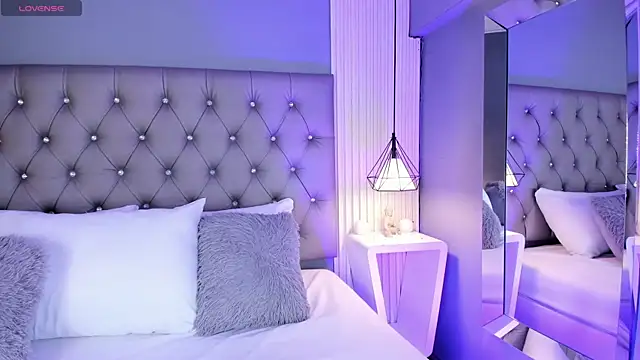 LunaBloomn online show from 01-08-26, 05:04