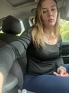 AllesandraLove online show from 10-31-25, 04:08