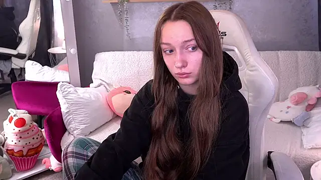 Snapshot of FoxyMayy chatting on 10-24-25, 06:21 FoxyMayy online show from 10-24-25, 06:21