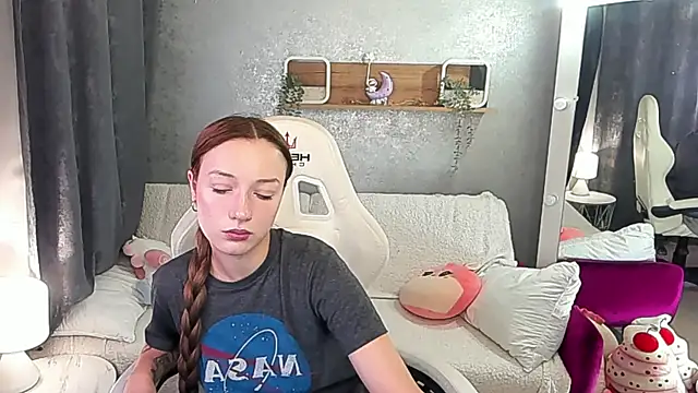 Snapshot of FoxyMayy chatting on 10-28-25, 02:31 FoxyMayy online show from 10-28-25, 02:31