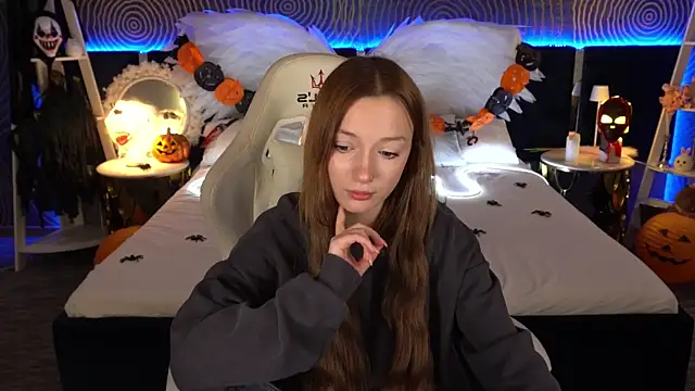 Snapshot of FoxyMayy chatting on 10-29-25, 02:19 FoxyMayy online show from 10-29-25, 02:19