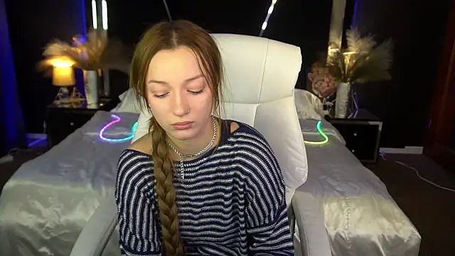 Snapshot of FoxyMayy chatting on 11-20-25, 02:17 FoxyMayy online show from 11-20-25, 02:17