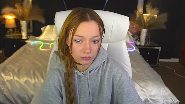 Snapshot of FoxyMayy chatting on 11-30-25, 07:34 FoxyMayy online show from 11-30-25, 07:34