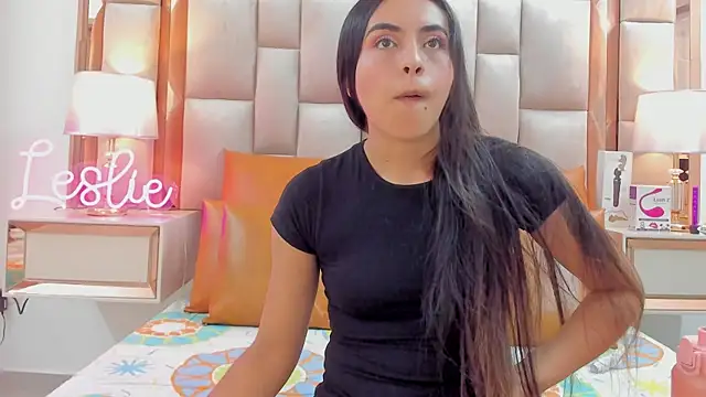 Snapshot of Leslie_Bussh_ chatting on 09-24-25, 07:50 Leslie Bussh online show from 09-24-25, 07:50