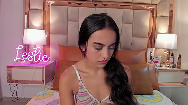 Snapshot of Leslie_Bussh_ chatting on 11-14-25, 08:07 Leslie Bussh online show from 11-14-25, 08:07