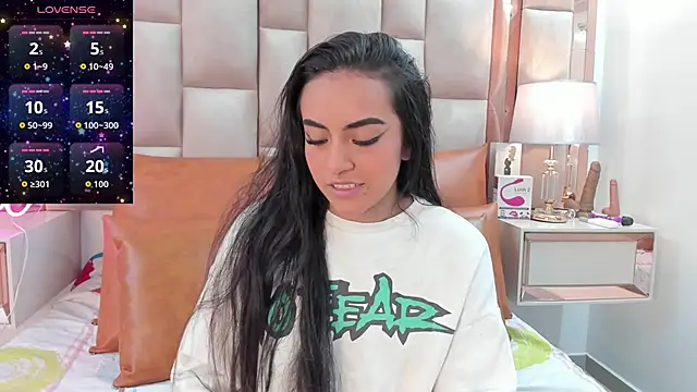 Snapshot of Leslie_Bussh_ chatting on 12-13-25, 07:53 Leslie Bussh online show from 12-13-25, 07:53