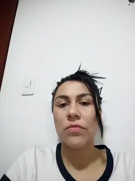 Snapshot of vanessa-titisM chatting on 10-25-25, 04:42 vanessa-titisM online show from 10-25-25, 04:42