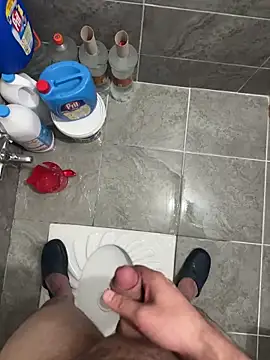 Snapshot of LAZ3R1 chatting on 10-08-25, 01:53 LAZ3R1 online show from 10-08-25, 01:53