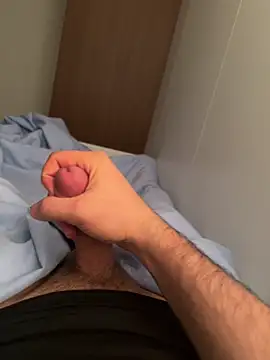 Snapshot of LAZ3R1 chatting on 03-01-26, 04:03 LAZ3R1 online show from 03-01-26, 04:03