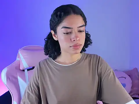 Snapshot of maddy_parker__ chatting on 11-21-25, 07:34 maddy parker online show from 11-21-25, 07:34