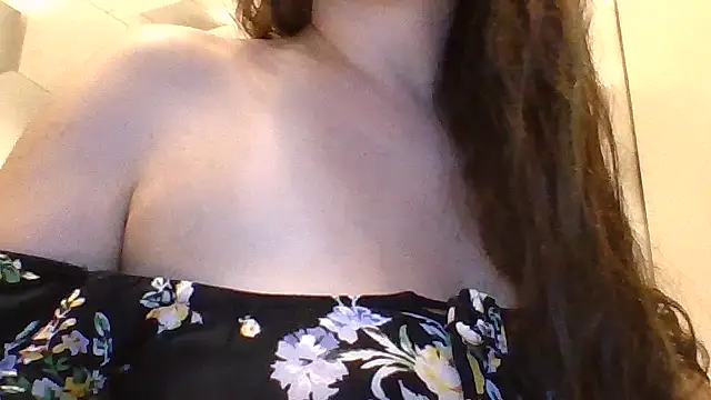 Snapshot of Calyna chatting on 07-25-26, 09:23 Calyna online show from 07-25-26, 09:23