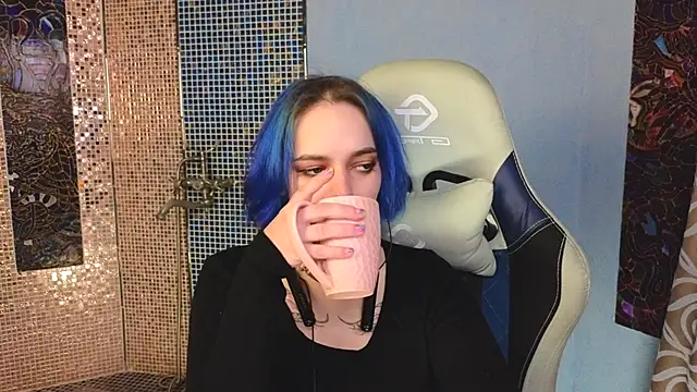 Snapshot of Eniferi chatting on 10-28-25, 02:42 Eniferi online show from 10-28-25, 02:42